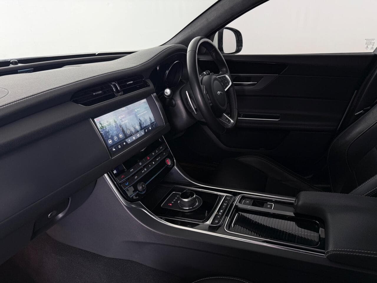 Jaguar XF thumbnail Interior Front