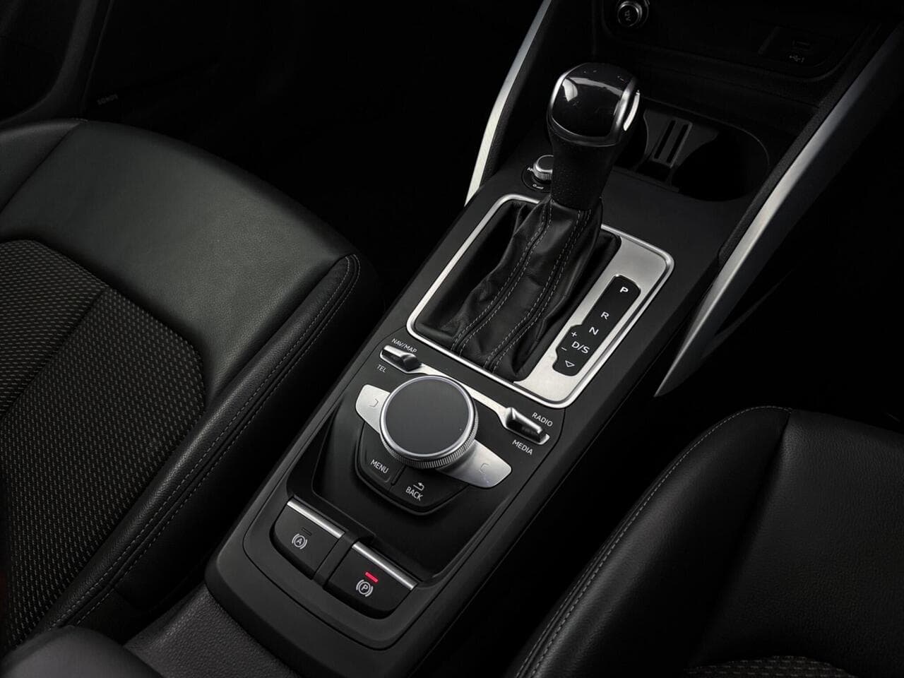 Audi Q2 thumbnail Interior Front