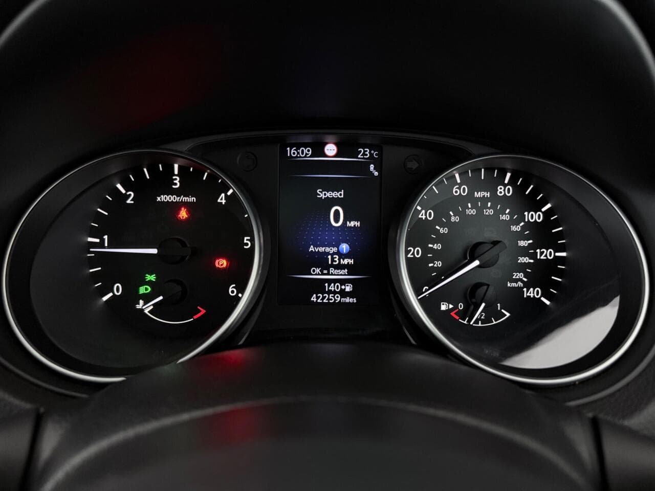Nissan Qashqai thumbnail Driver Instruments
