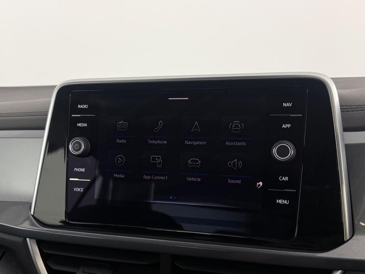 Volkswagen T-Roc thumbnail Infotainment System