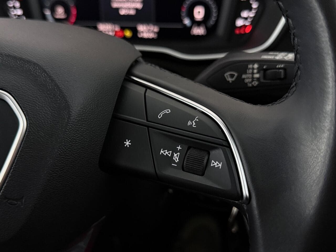 Audi Q3 thumbnail Misc Controls