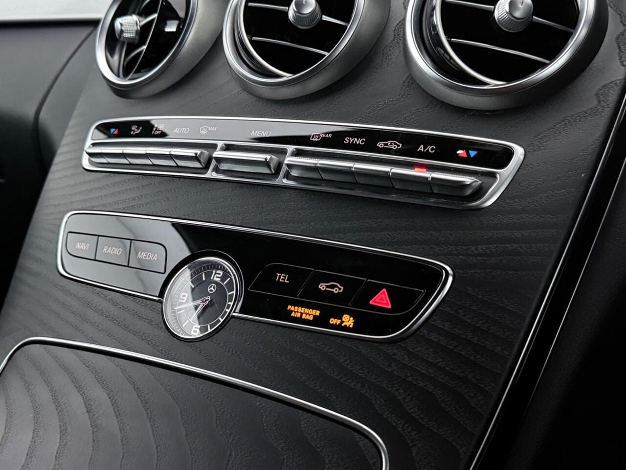 Mercedes-Benz C Class thumbnail Interior Front