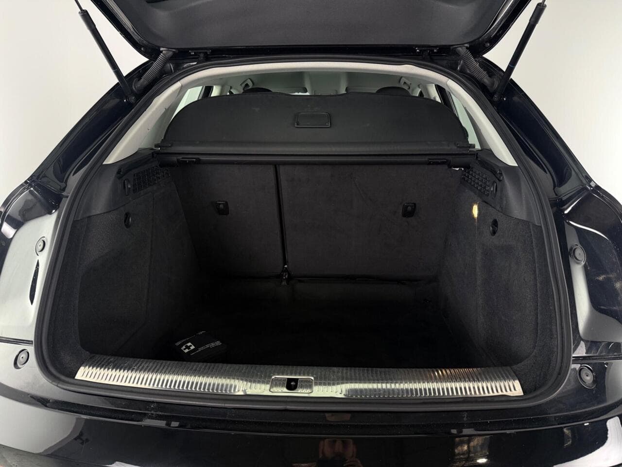 Audi Q3 thumbnail Boot