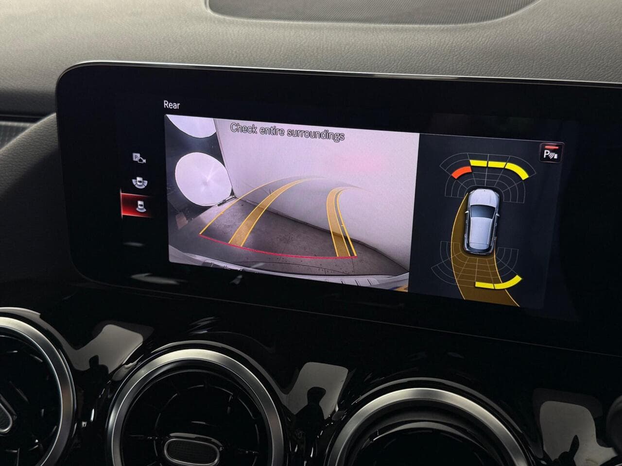 Mercedes-Benz GLA thumbnail Infotainment System