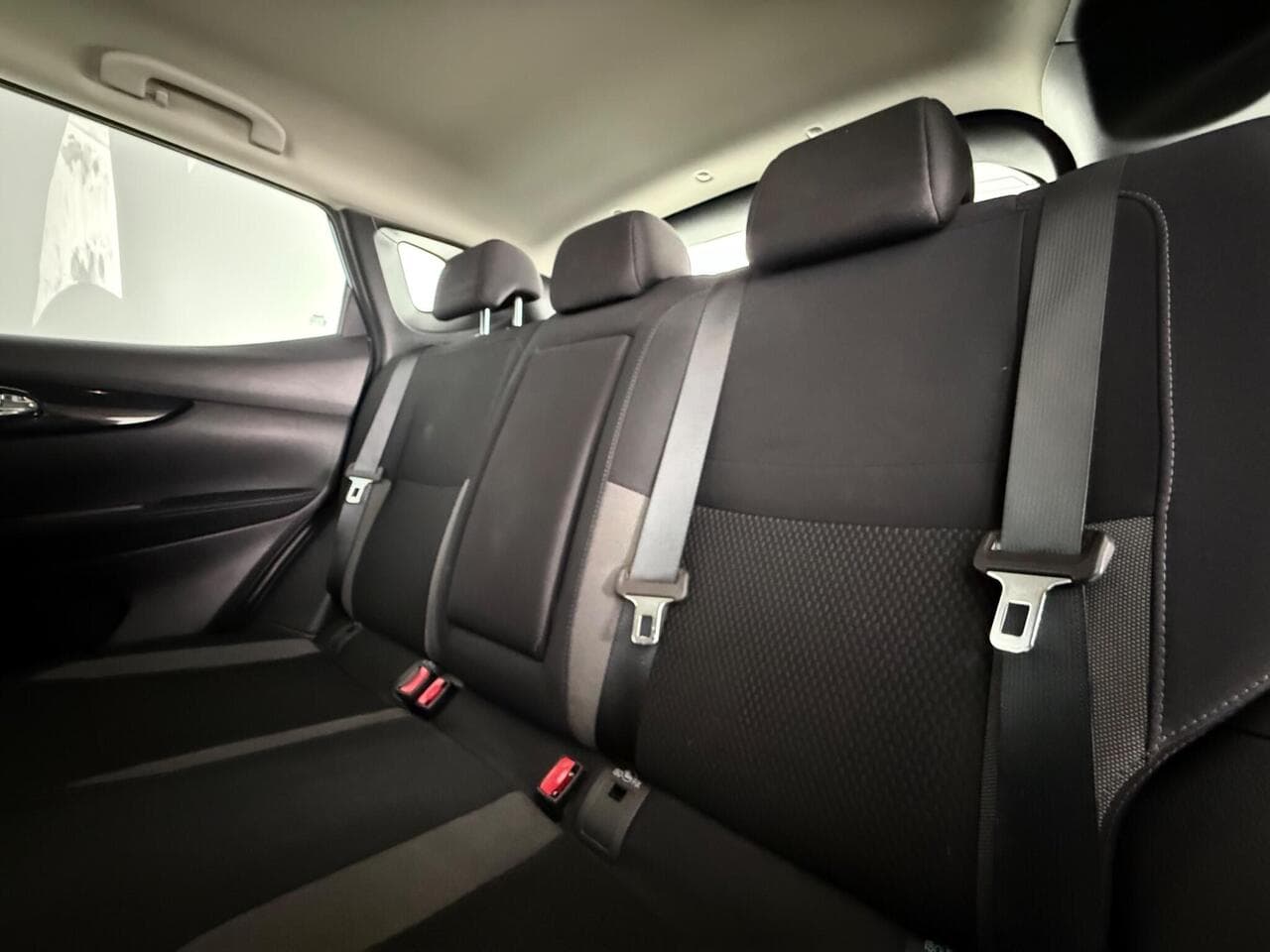 Nissan Qashqai thumbnail Seats Rear