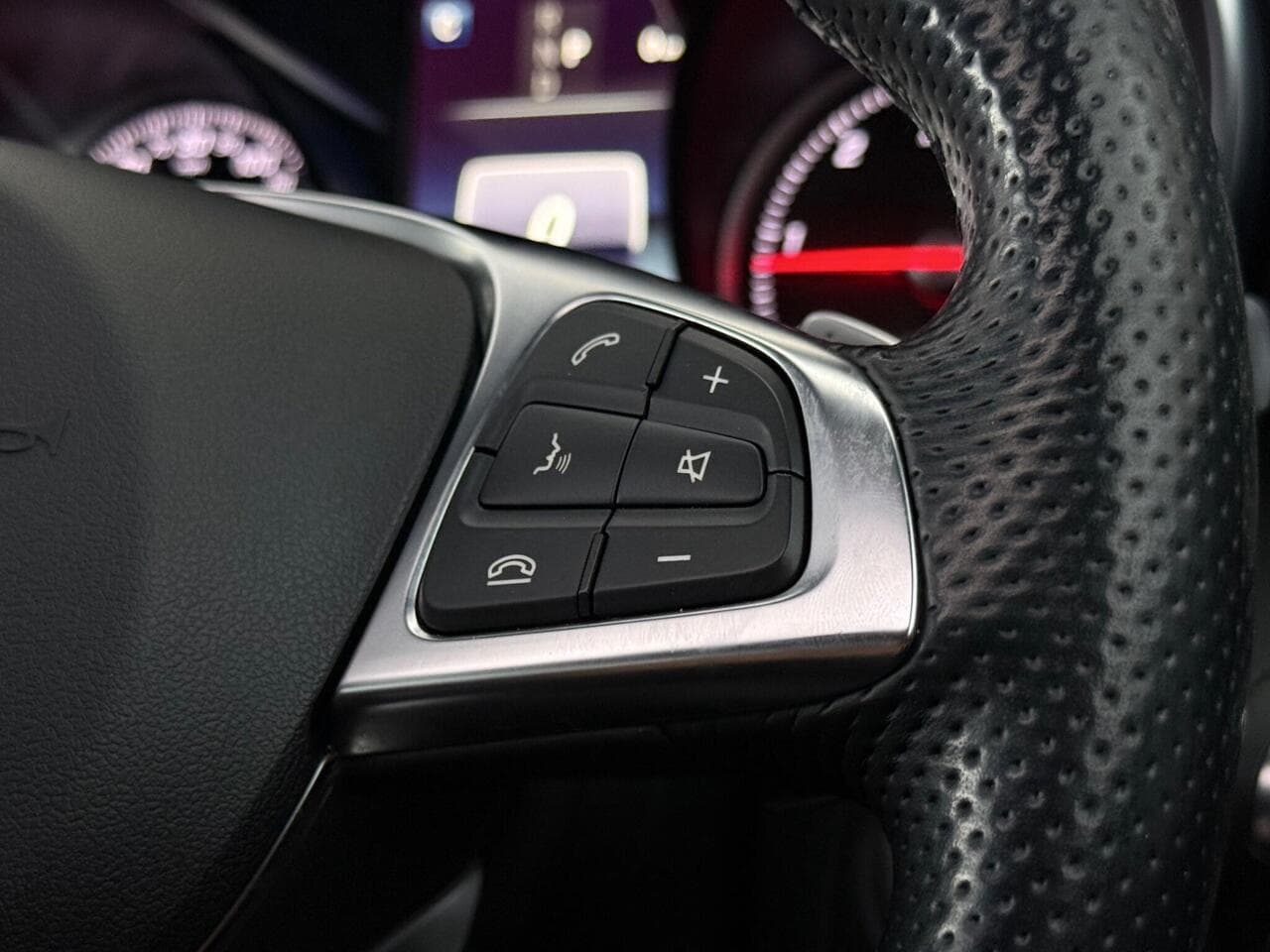 Mercedes-Benz GLC thumbnail Misc Controls