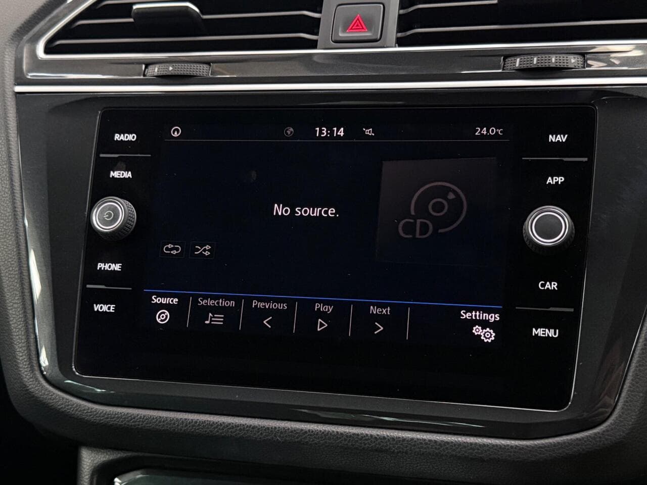 Volkswagen Tiguan thumbnail Infotainment System