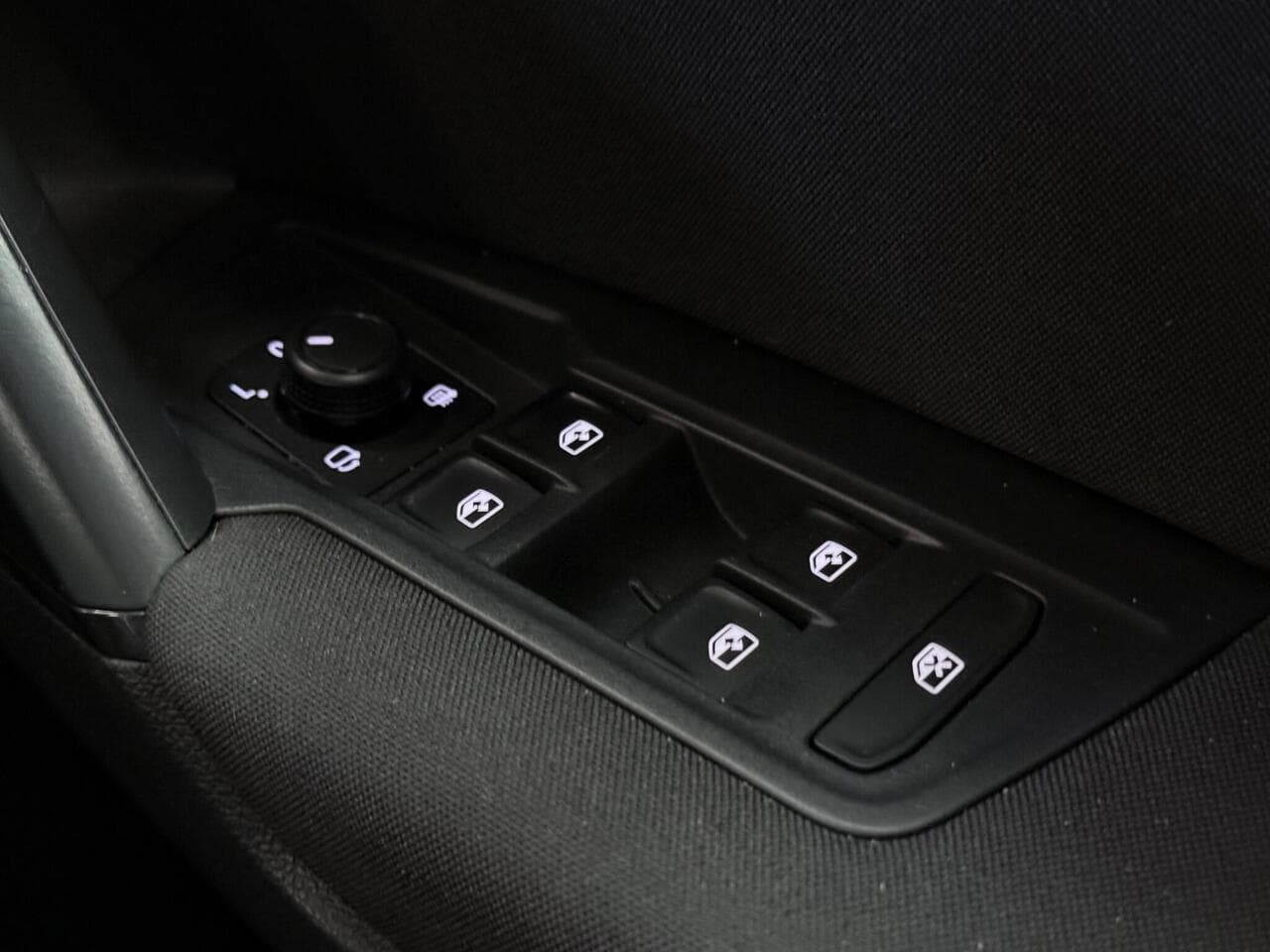 Volkswagen Tiguan thumbnail Misc Controls