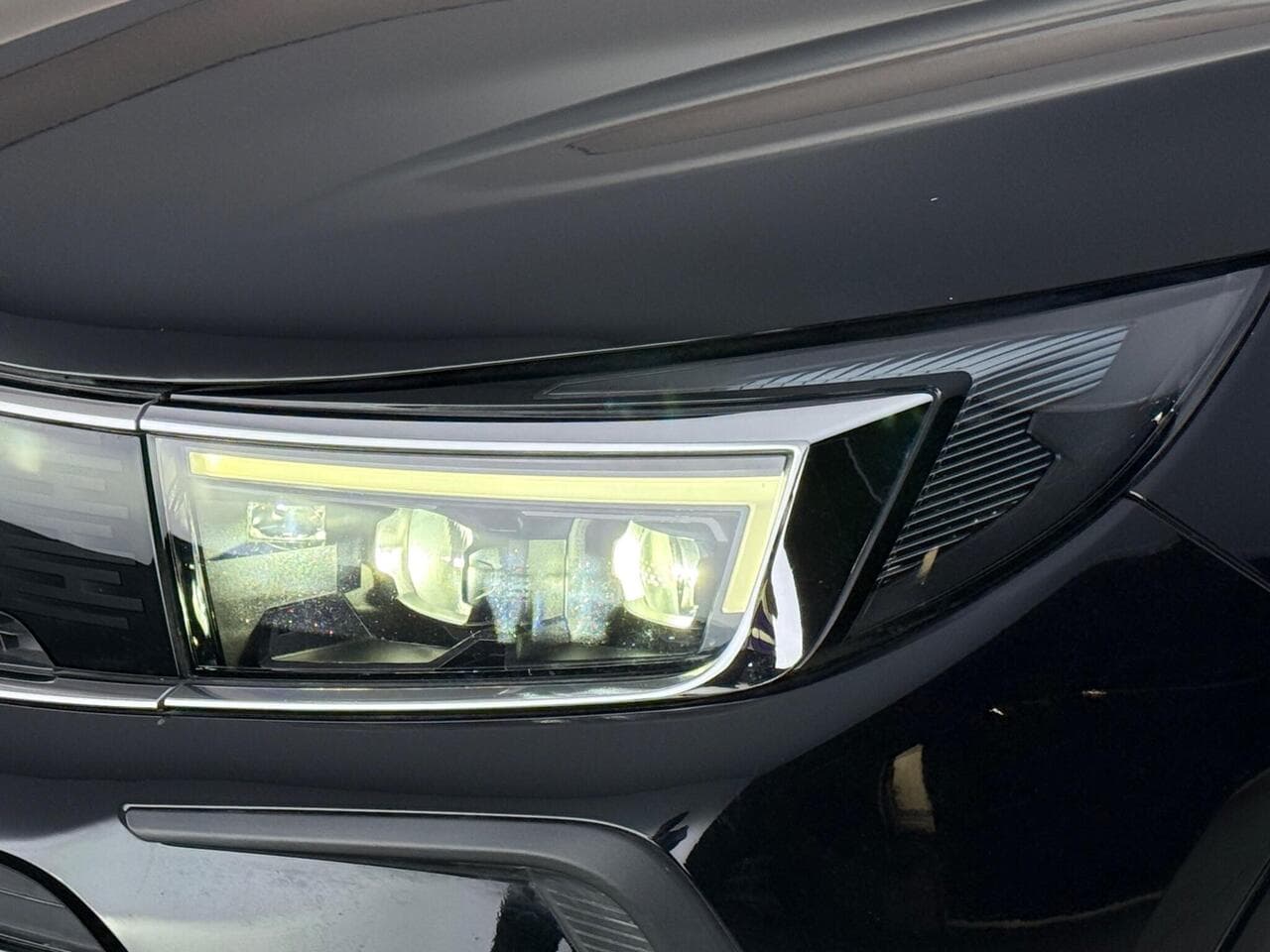 Vauxhall Grandland thumbnail Lights Front