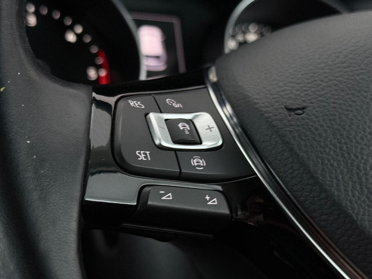 Volkswagen Tiguan Allspace thumbnail Misc Controls