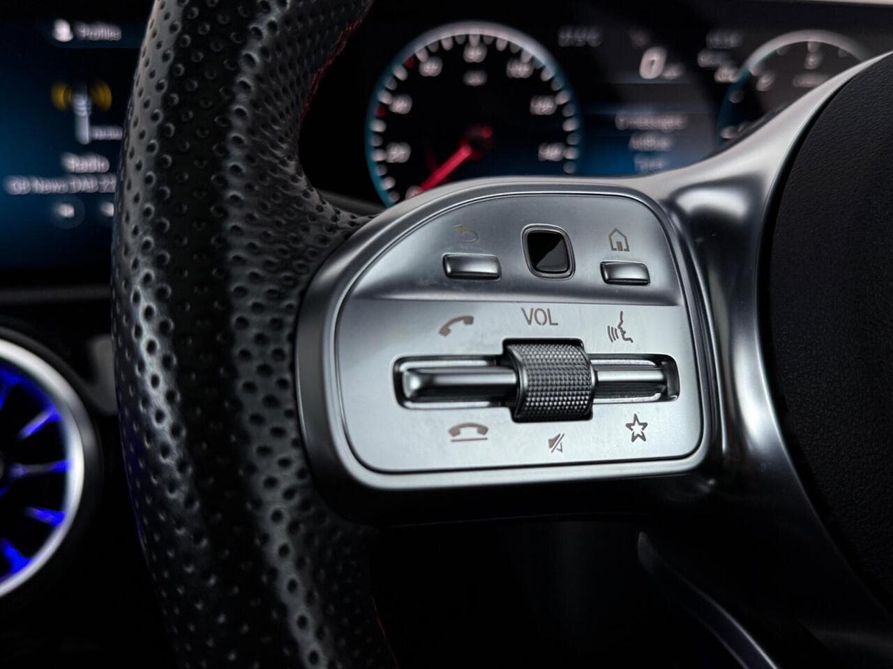 Mercedes-Benz CLA thumbnail Misc Controls