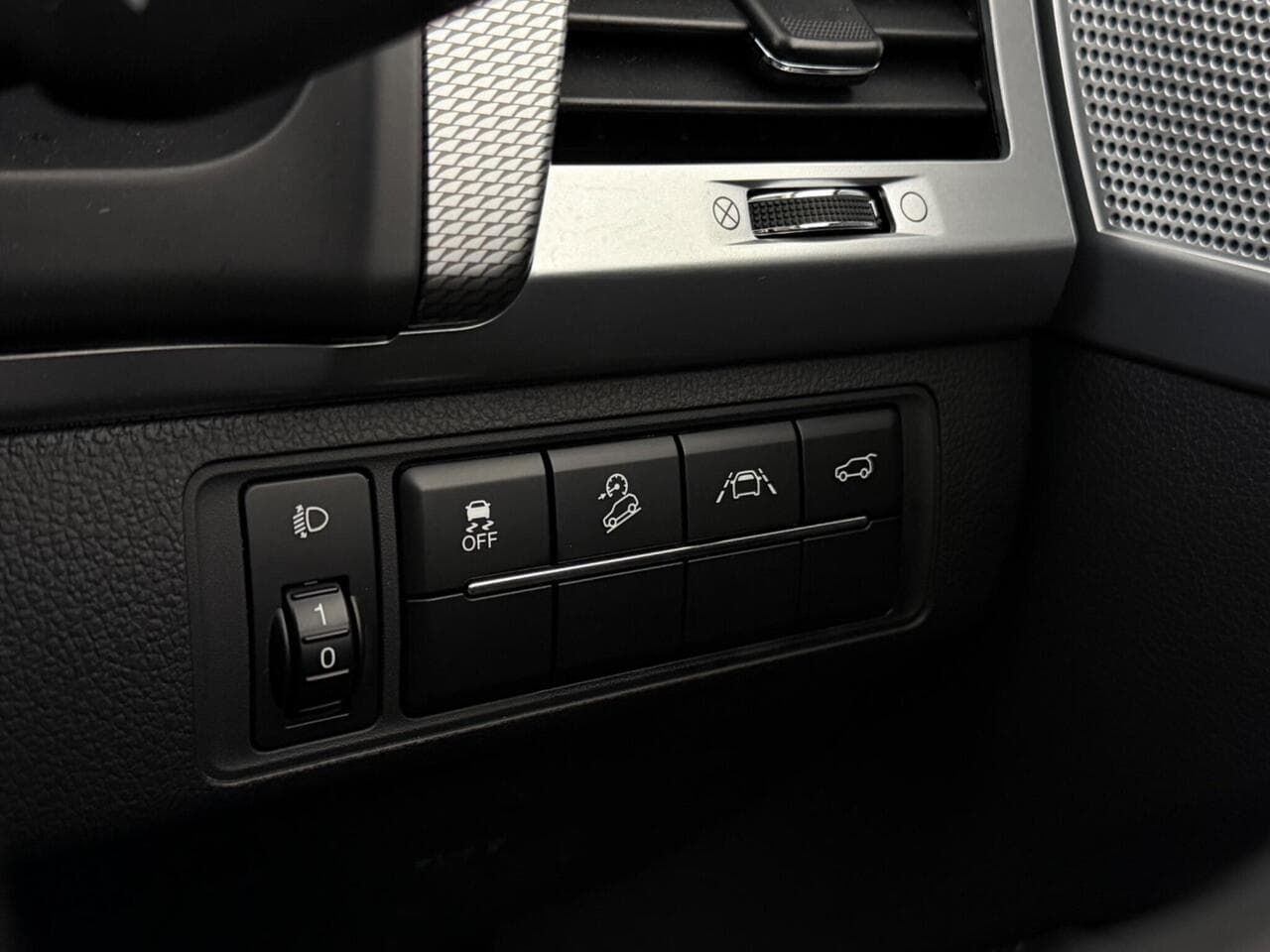 SsangYong Rexton thumbnail Misc Controls