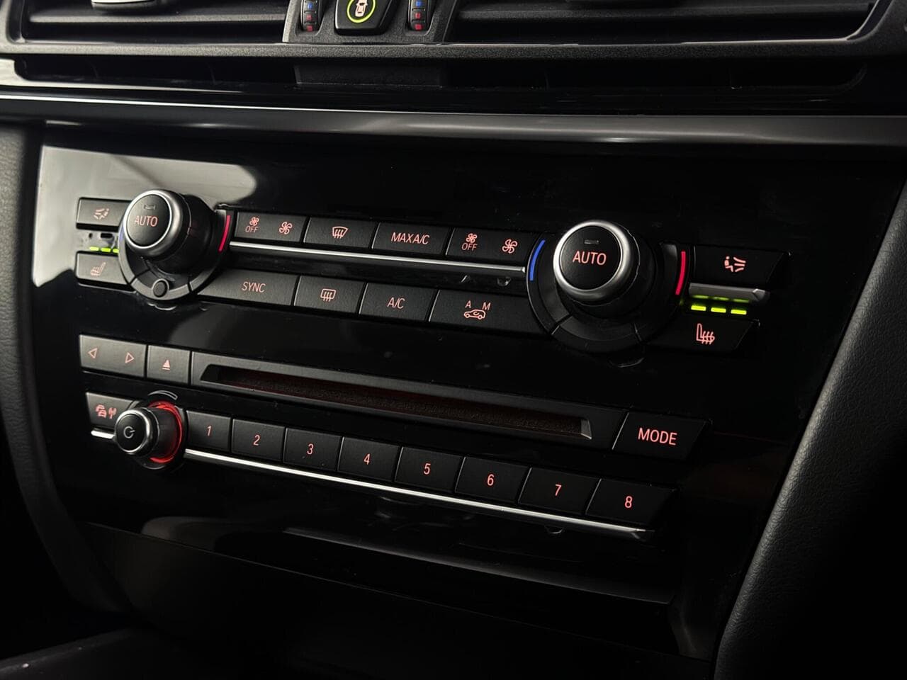 BMW X5 thumbnail Infotainment System