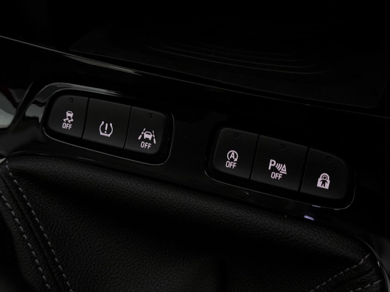 Vauxhall Grandland X thumbnail Misc Controls