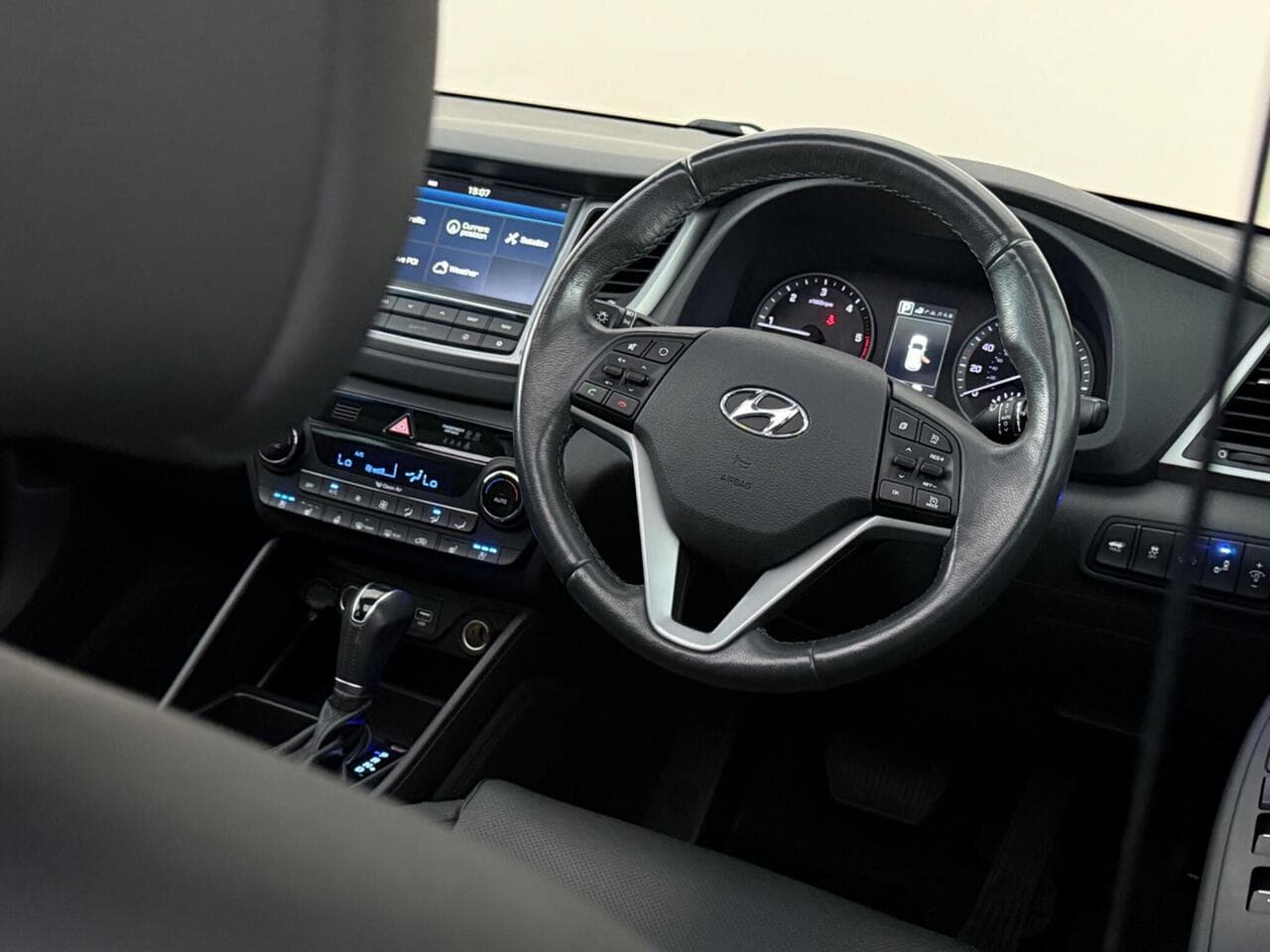 Hyundai TUCSON thumbnail Steering Wheel