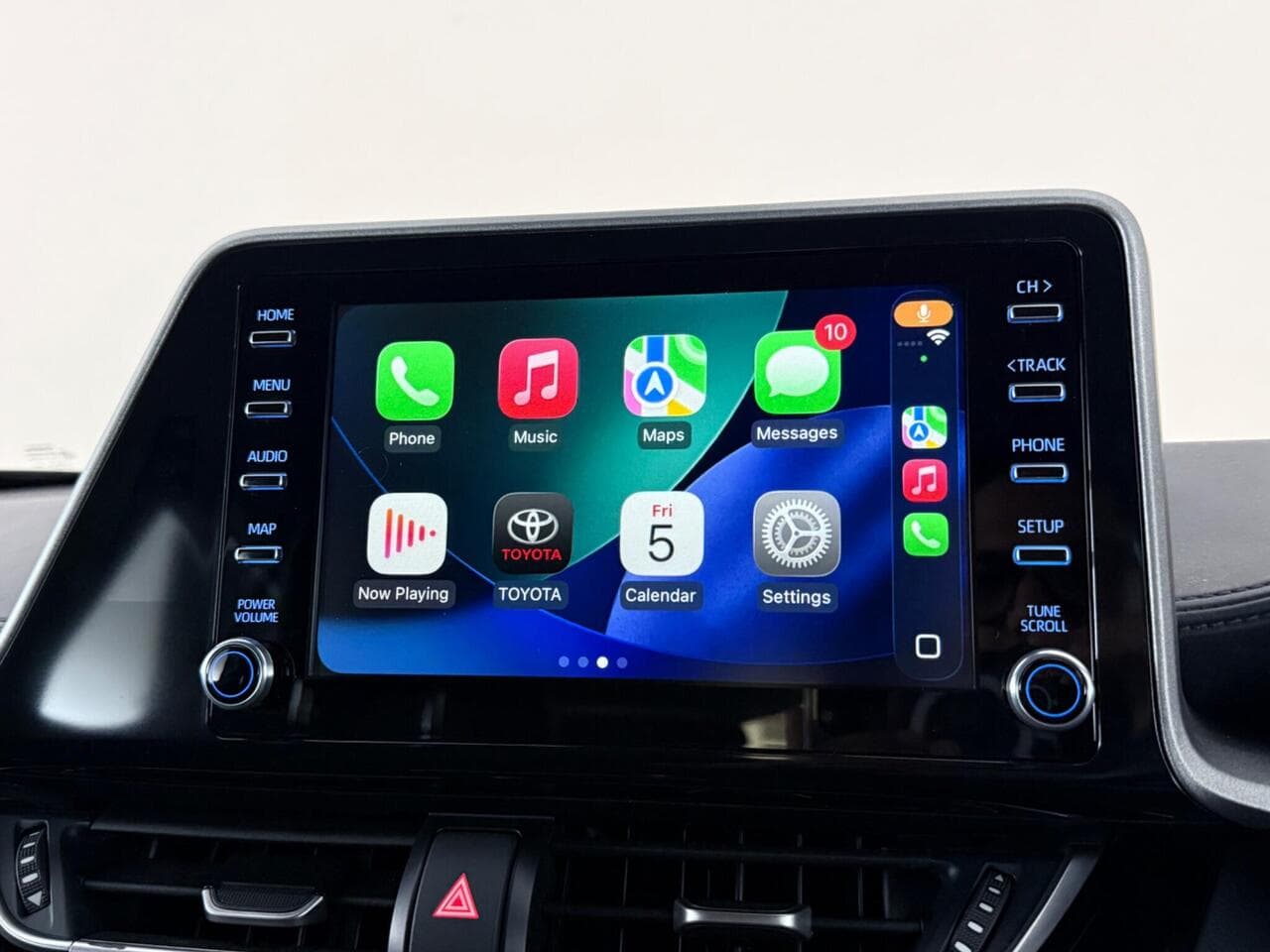 Toyota C-HR thumbnail Infotainment System