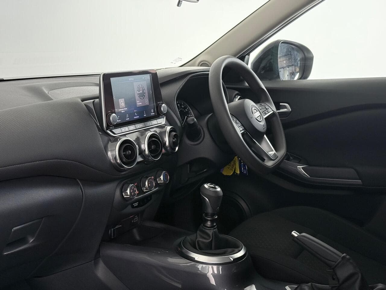 Nissan Juke thumbnail Interior Front