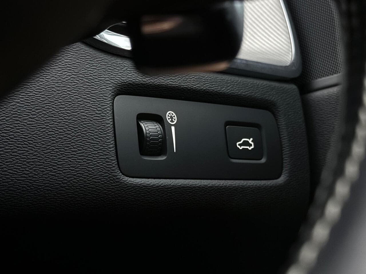 Volvo XC60 thumbnail Misc Controls