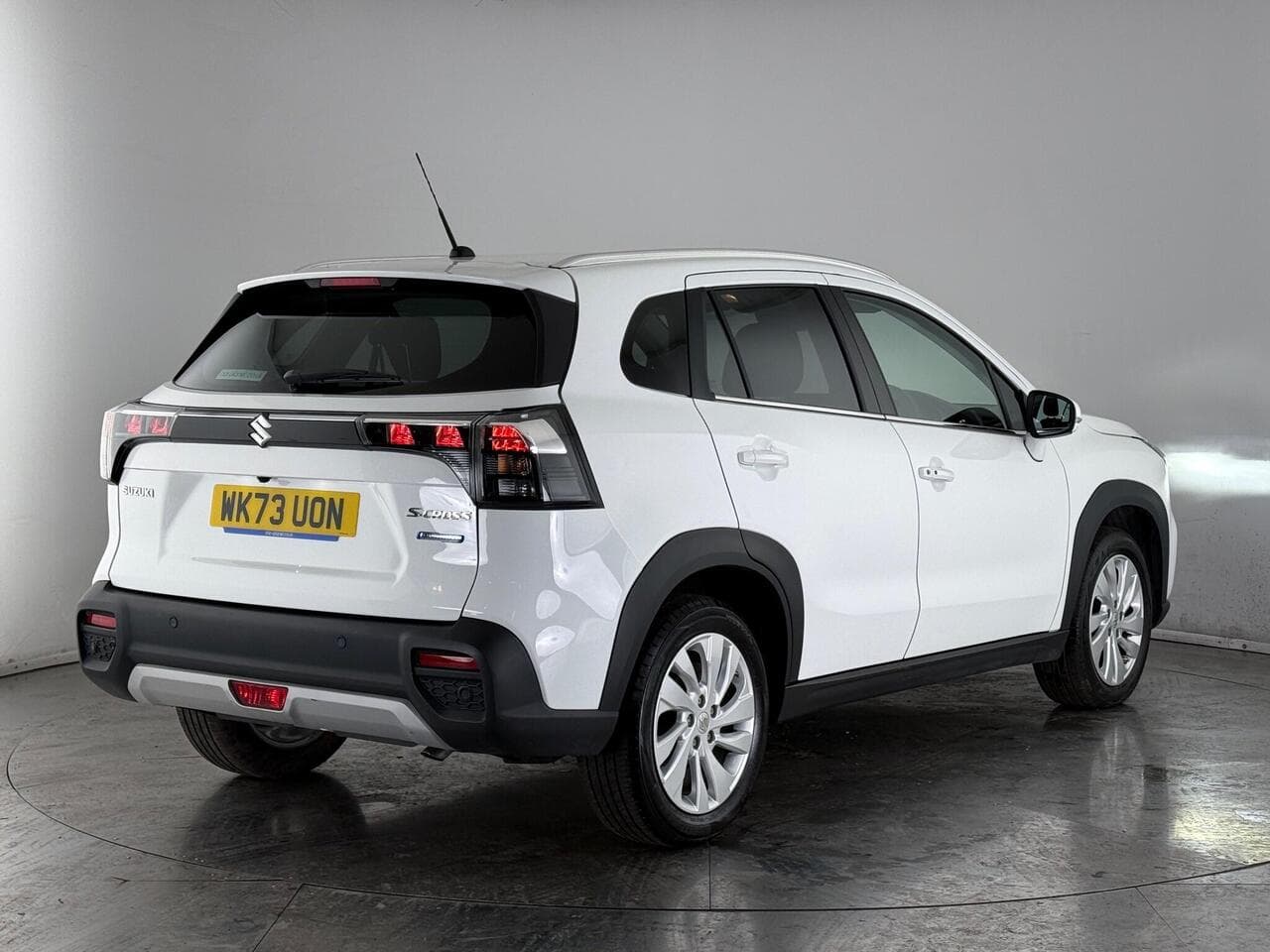Suzuki S-Cross thumbnail Rear Right