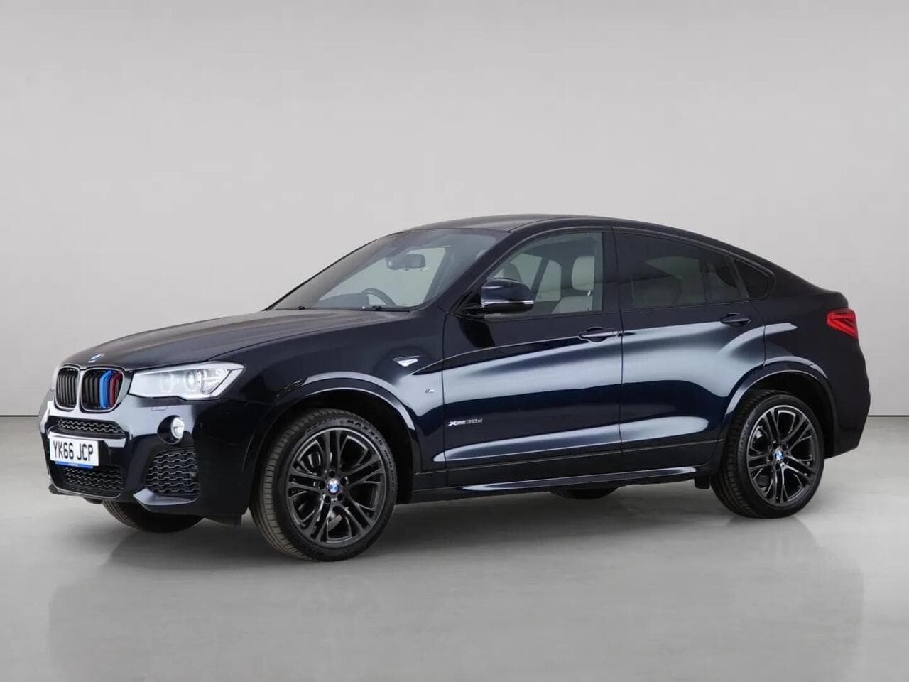 BMW X4 thumbnail Side Left