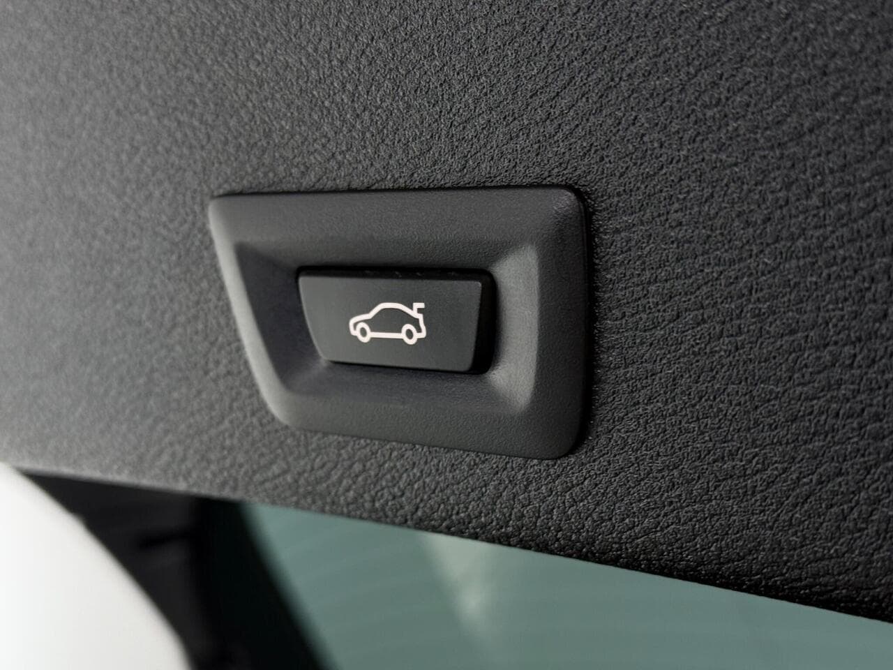 BMW X4 thumbnail Misc Controls