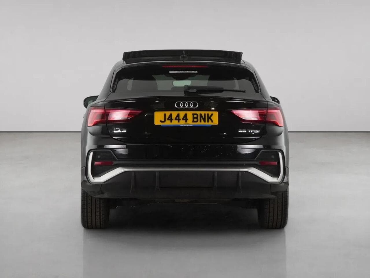 Audi Q3 thumbnail Rear