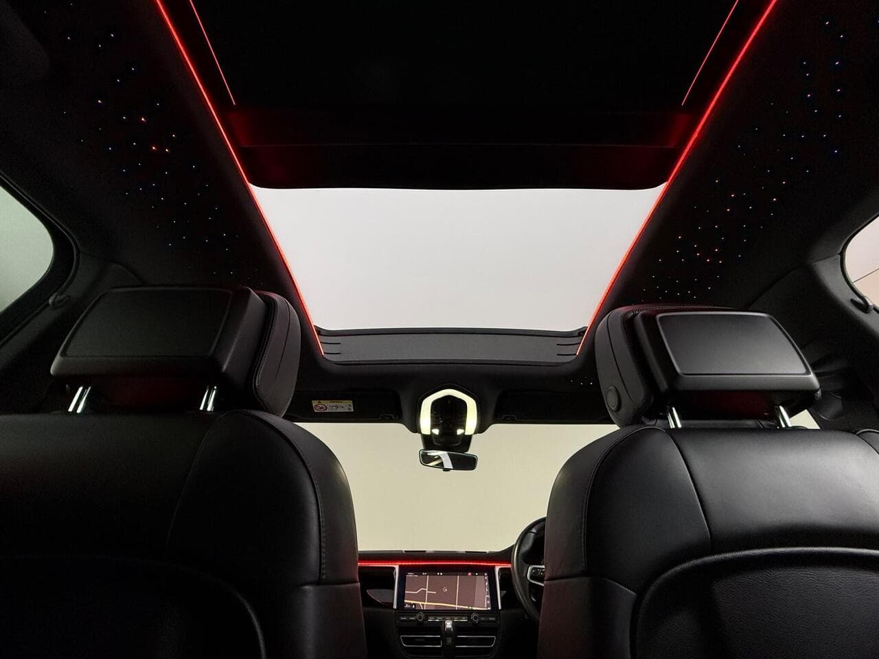 Porsche Macan thumbnail Interior Front