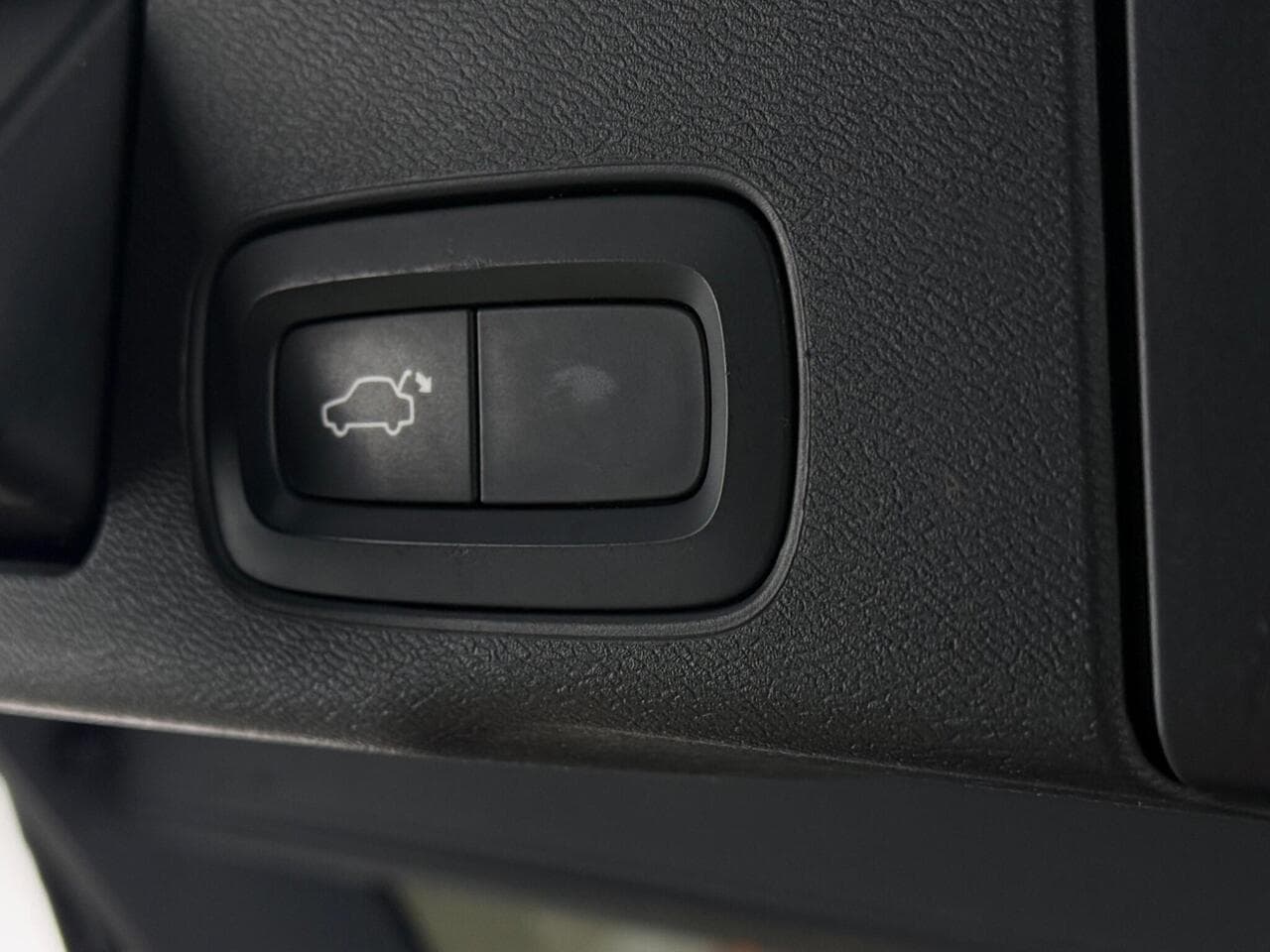 Volvo XC60 thumbnail Misc Controls
