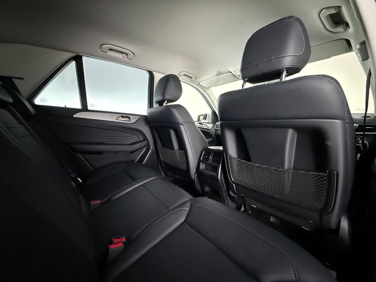 Mercedes-Benz GLE thumbnail Seats Rear