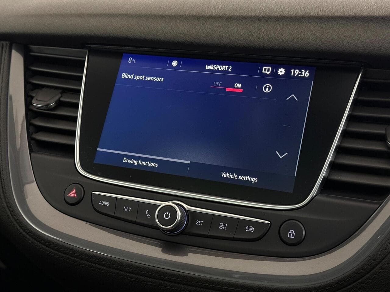 Vauxhall Grandland X thumbnail Infotainment System