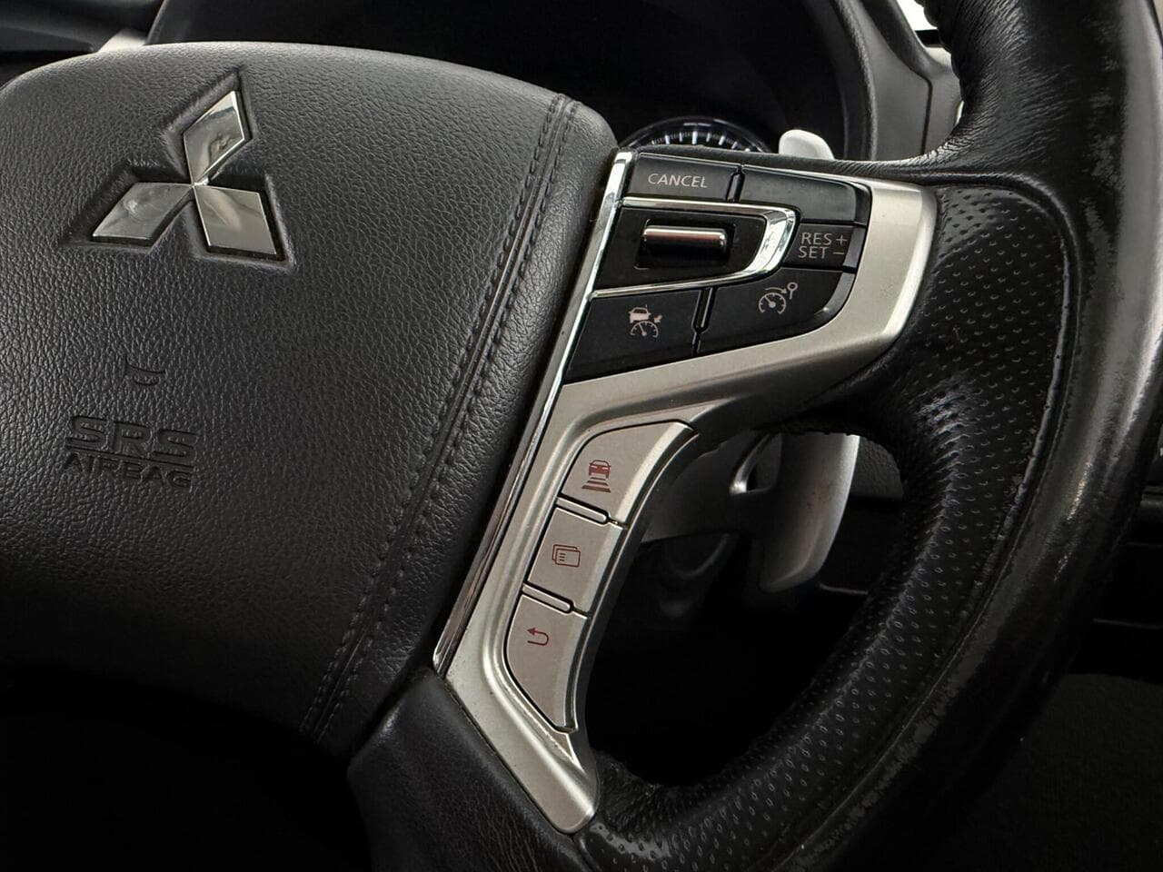 Mitsubishi Shogun Sport thumbnail Misc Controls