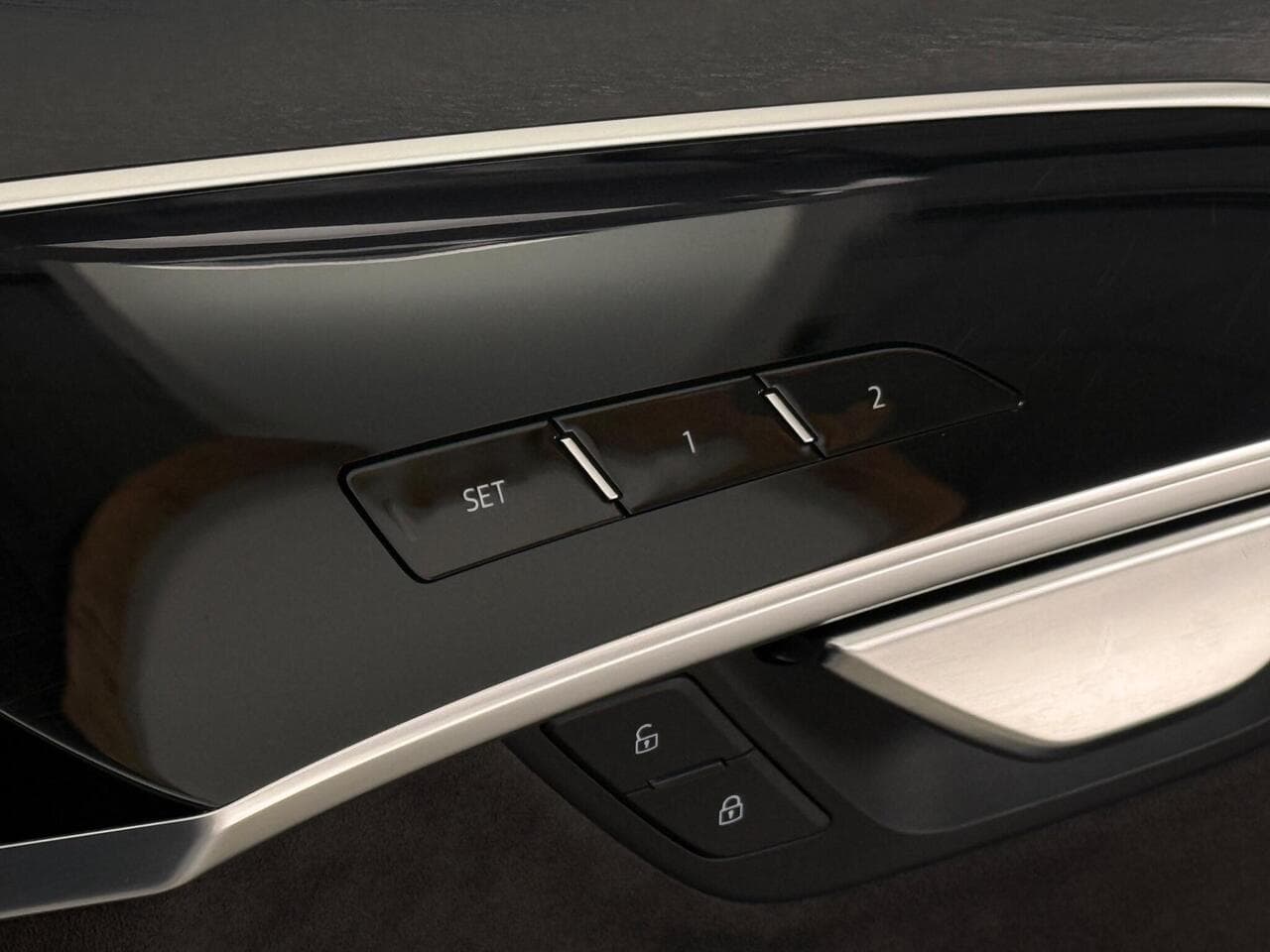 Audi A8 thumbnail Glove Box
