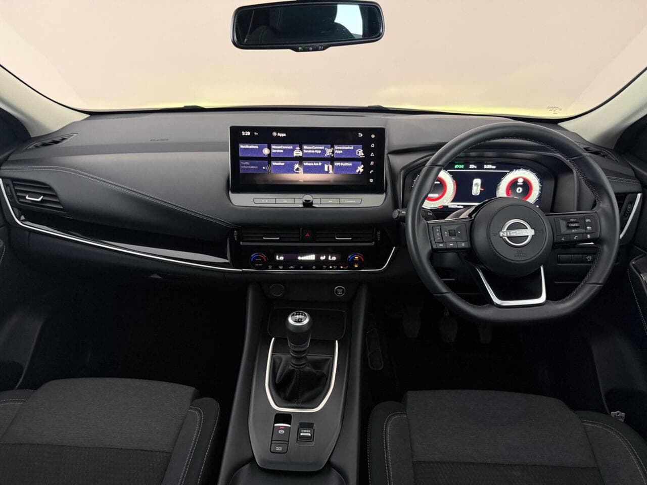 Nissan Qashqai thumbnail Interior Front