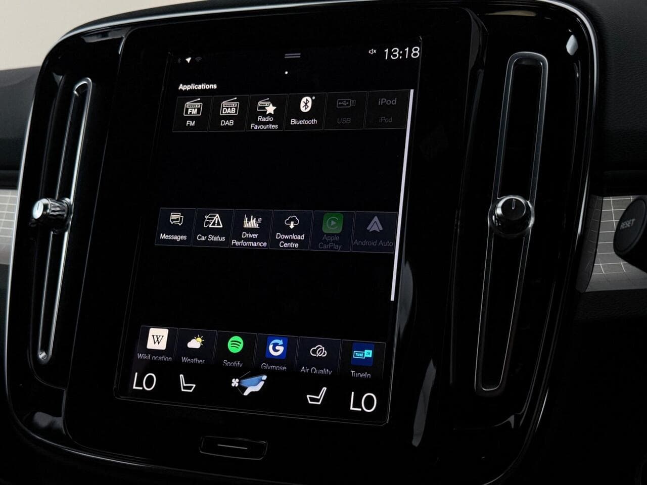 Volvo XC40 thumbnail Infotainment System