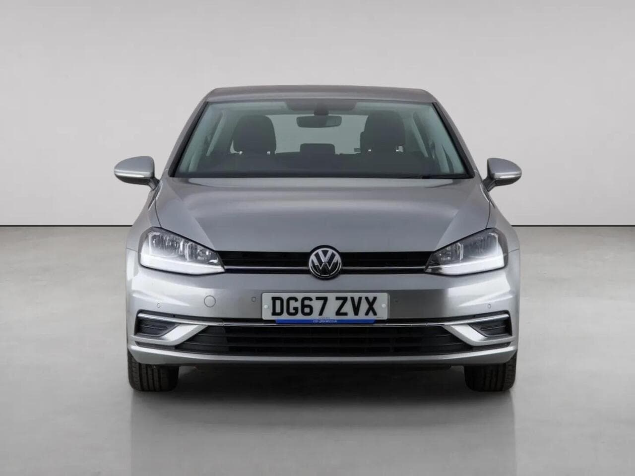 Volkswagen Golf thumbnail Front