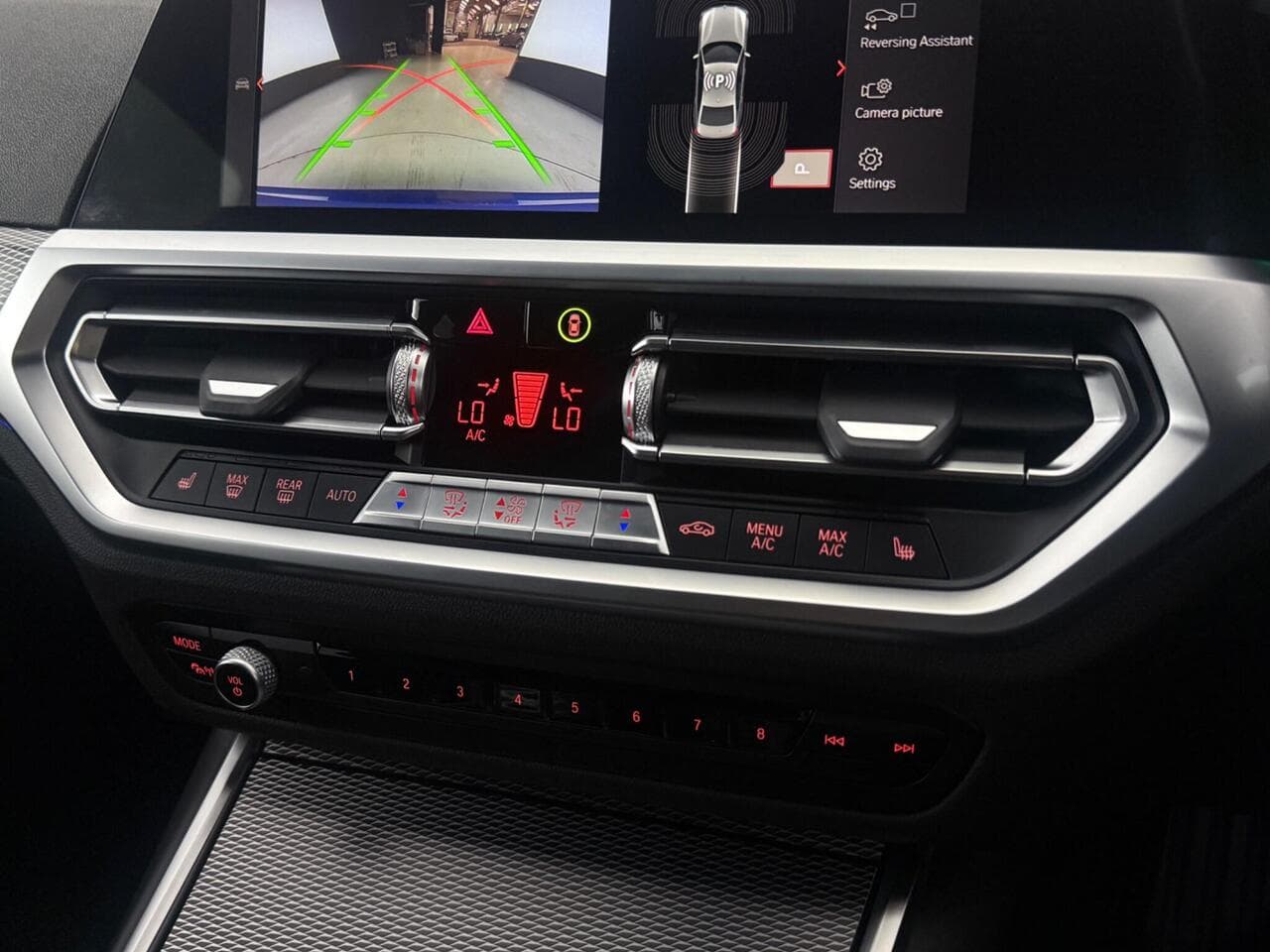 BMW 3 Series thumbnail Infotainment System