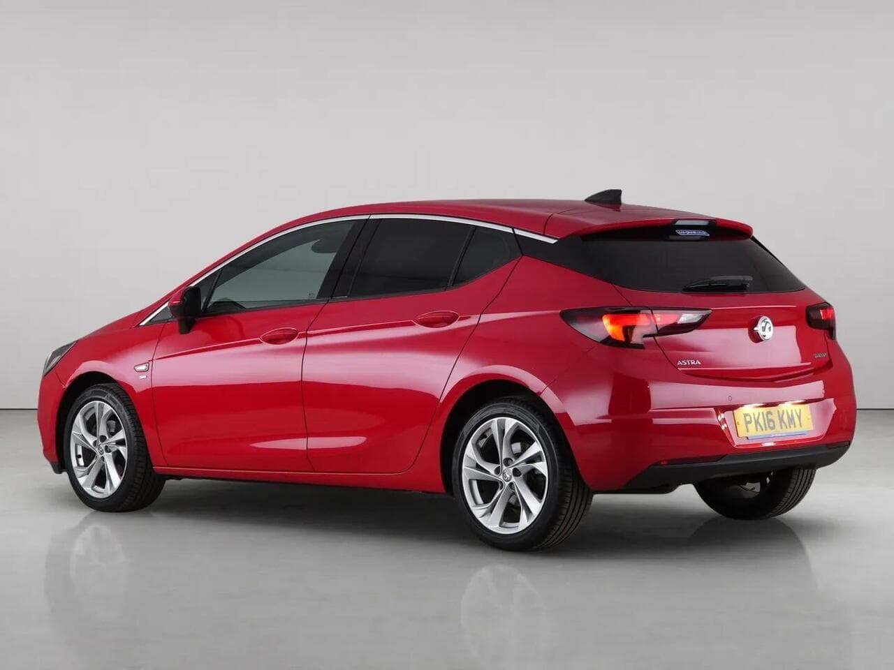 Vauxhall Astra thumbnail Rear Left