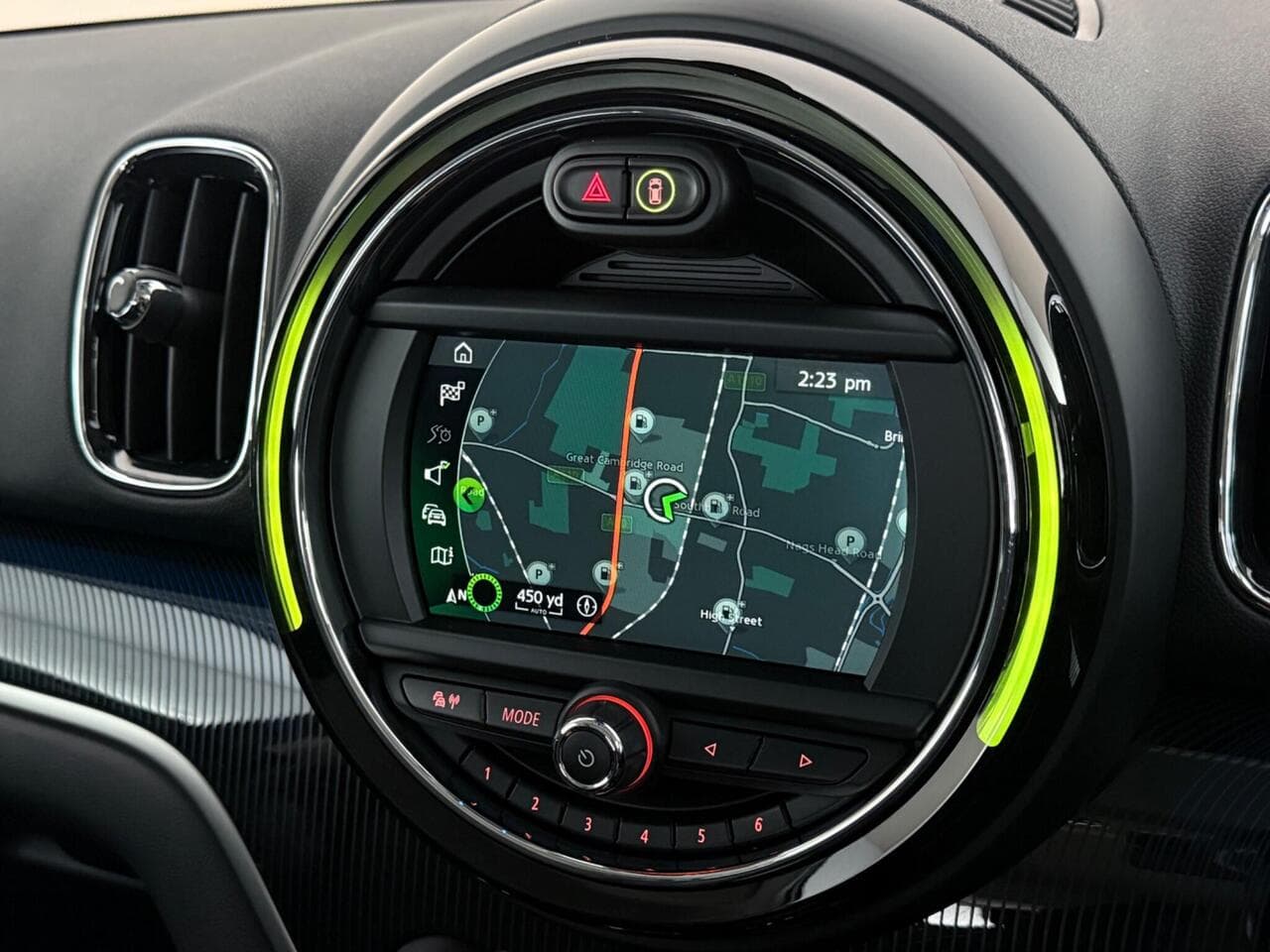 MINI Countryman thumbnail Infotainment System