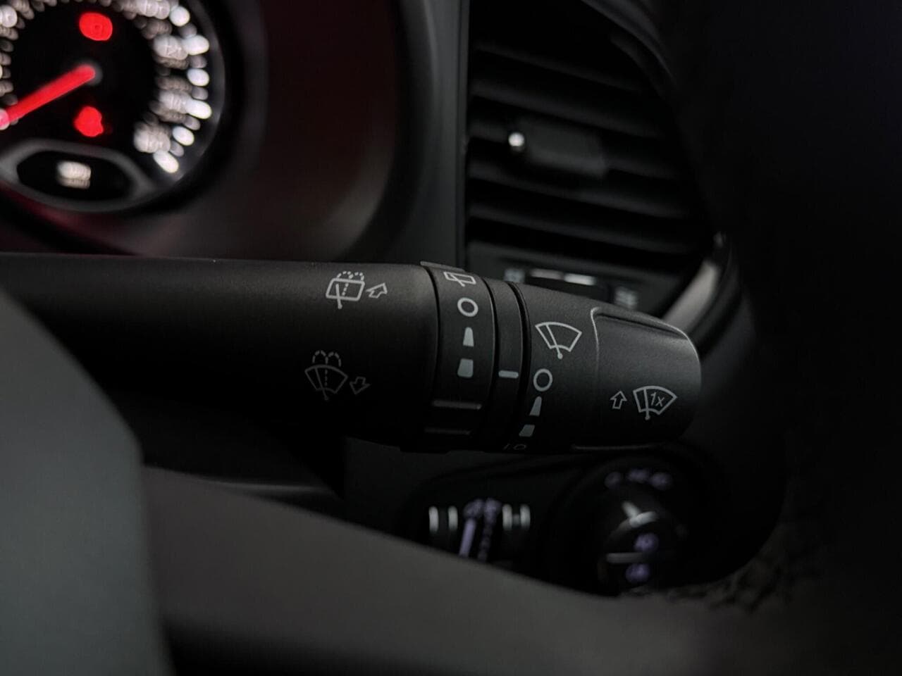 Jeep Renegade thumbnail Misc Controls