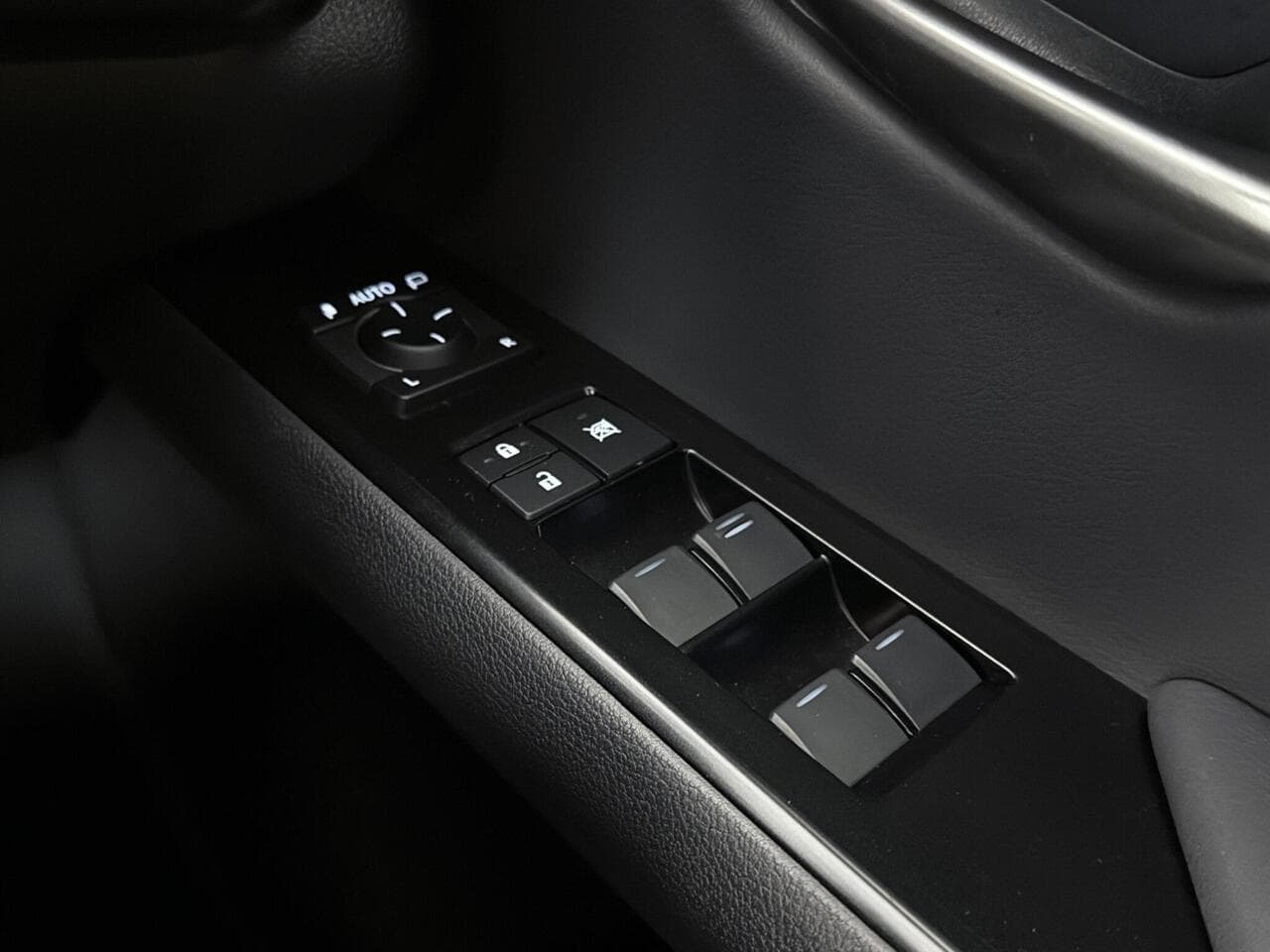Lexus UX thumbnail Misc Controls