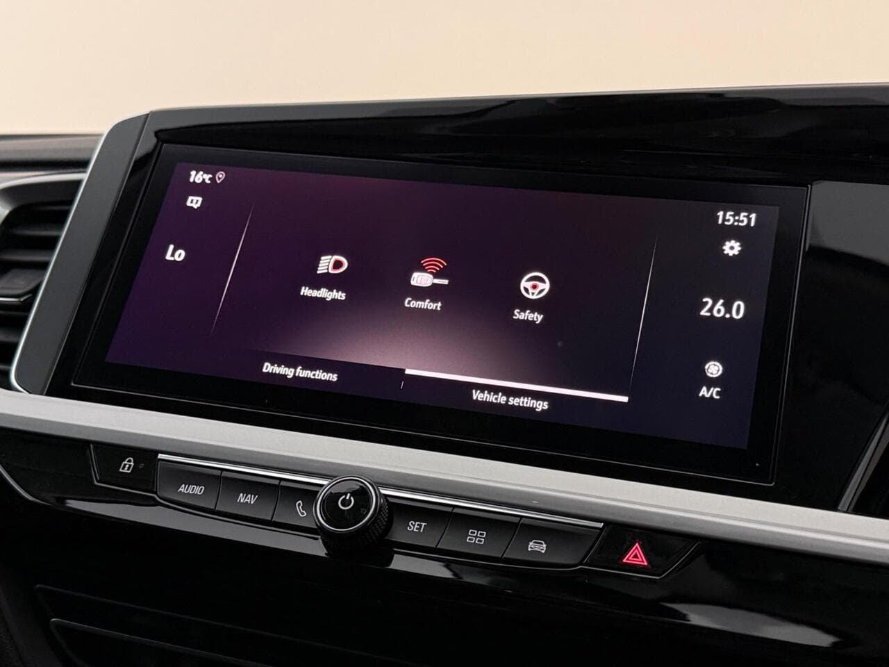 Vauxhall Grandland thumbnail Infotainment System