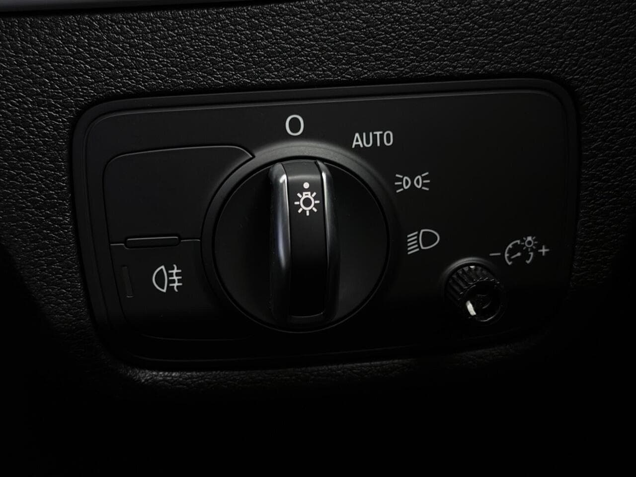Audi Q2 thumbnail Misc Controls