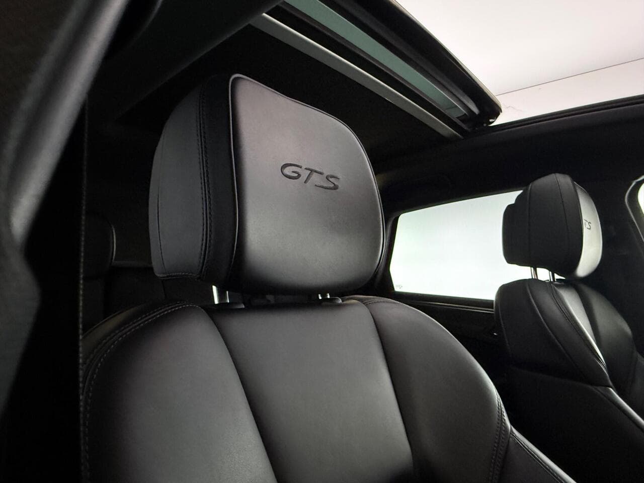 Porsche Macan thumbnail Seat Front Passenger
