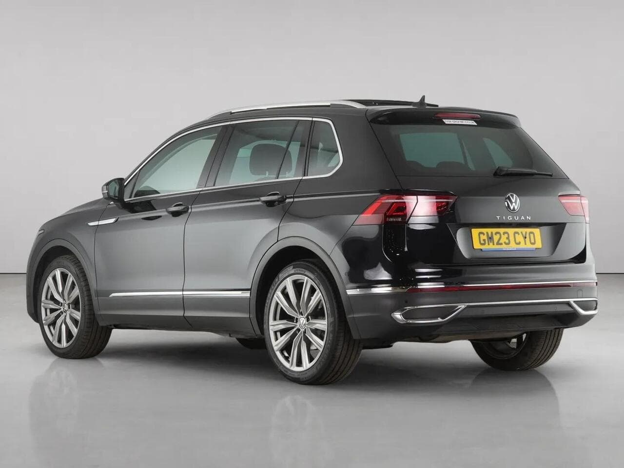 Volkswagen Tiguan thumbnail Rear Left