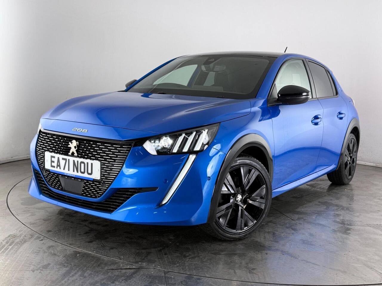 Peugeot 208 thumbnail Front Left
