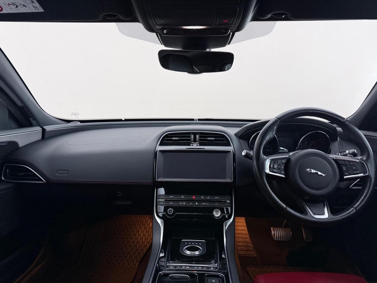 Jaguar XE thumbnail Interior Front