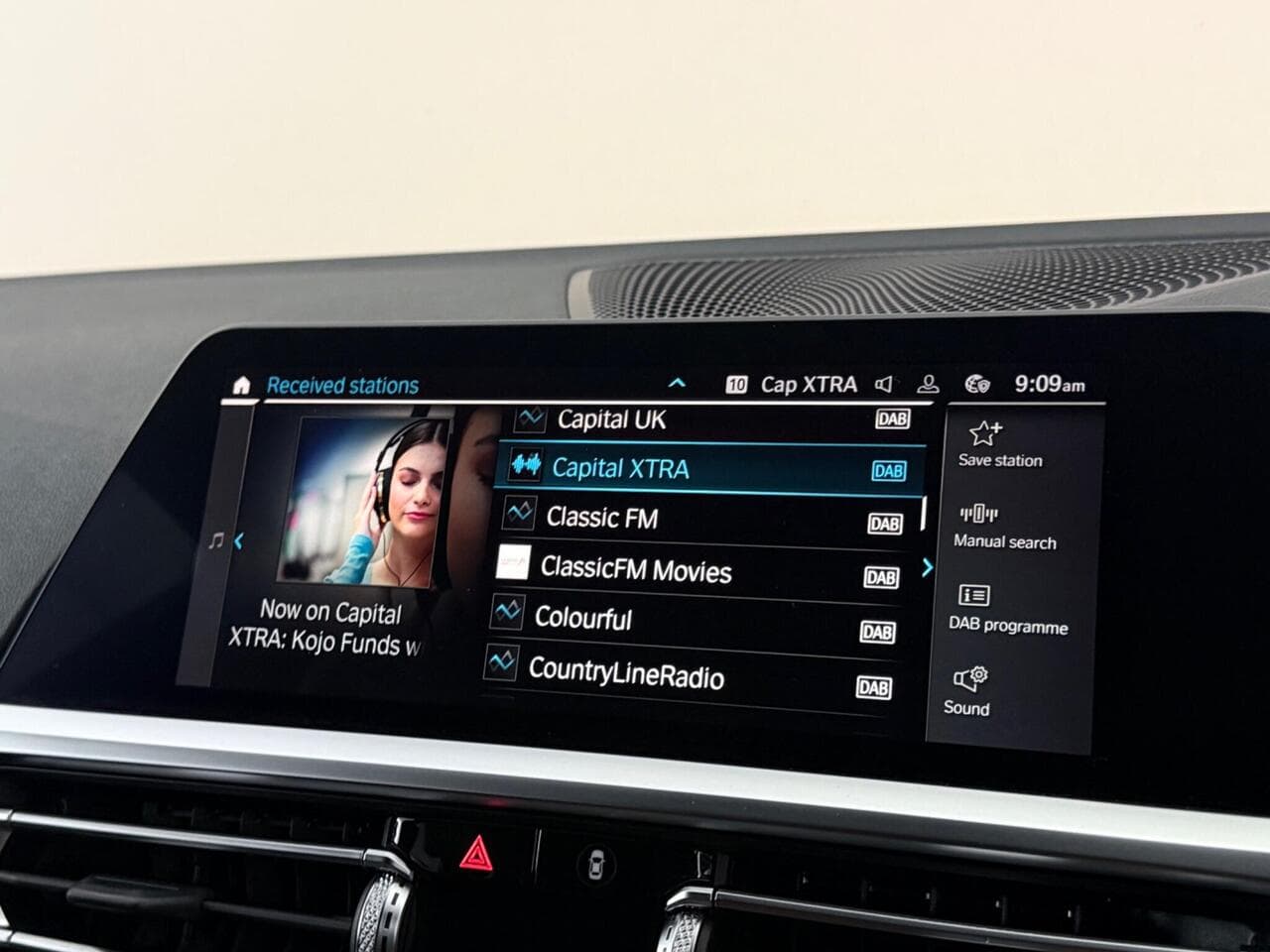 BMW 3 Series thumbnail Infotainment System