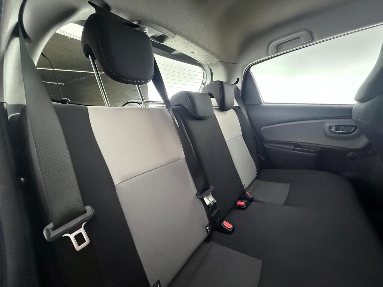 Toyota Yaris thumbnail Seats Rear