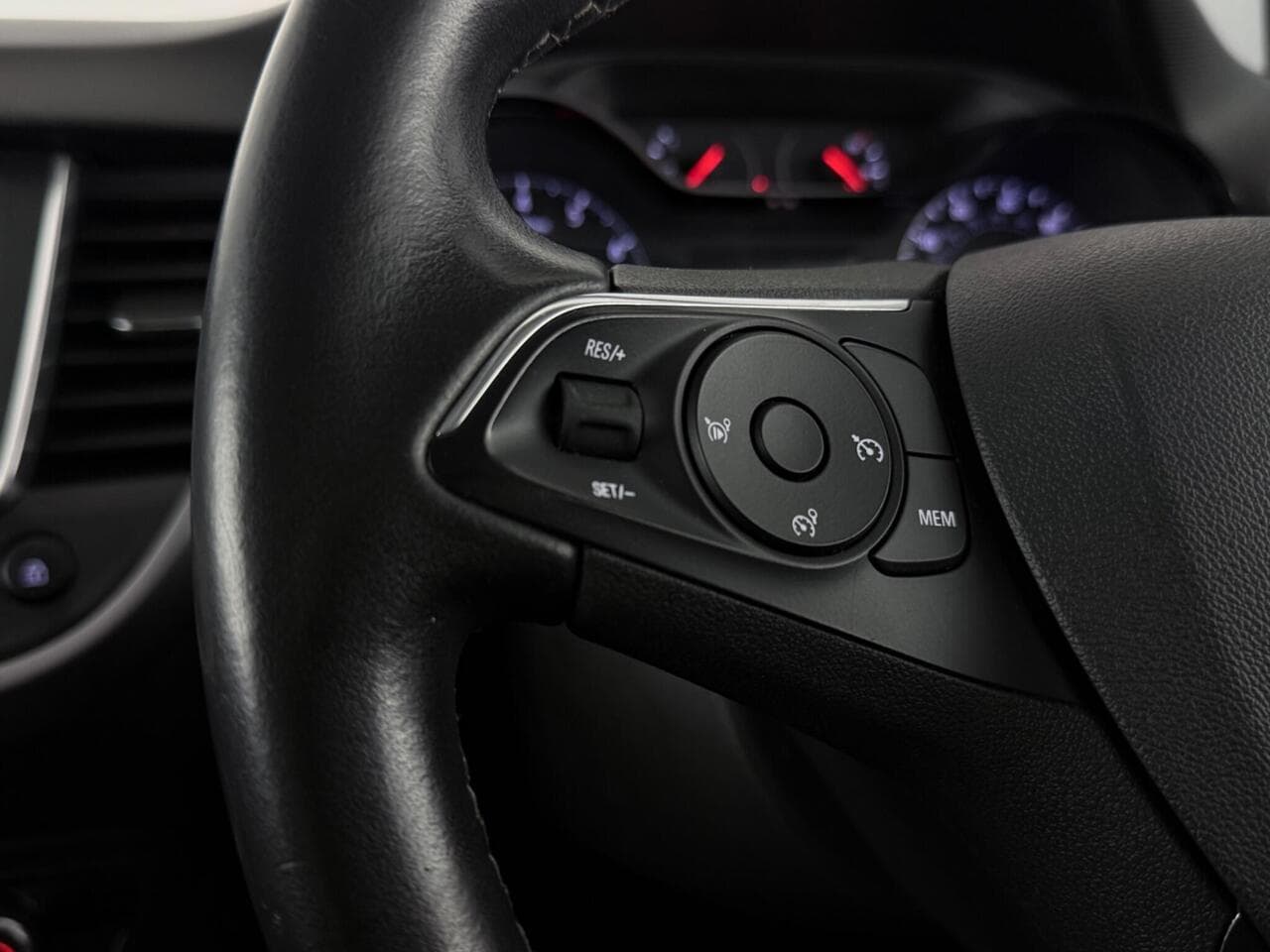 Vauxhall Crossland X thumbnail Misc Controls