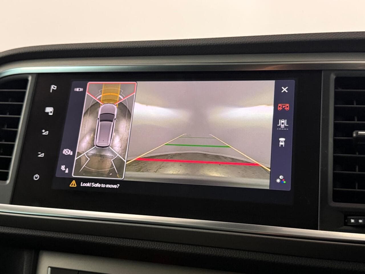 SEAT Ateca thumbnail Infotainment System